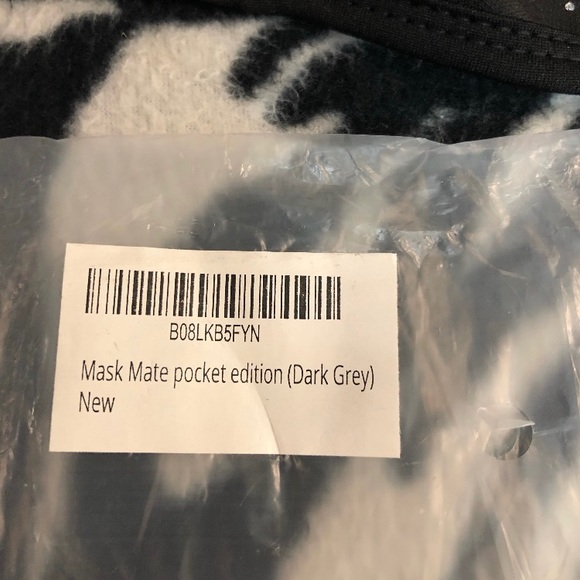 NWT Queen Mask with Holder - Picture 5 of 5